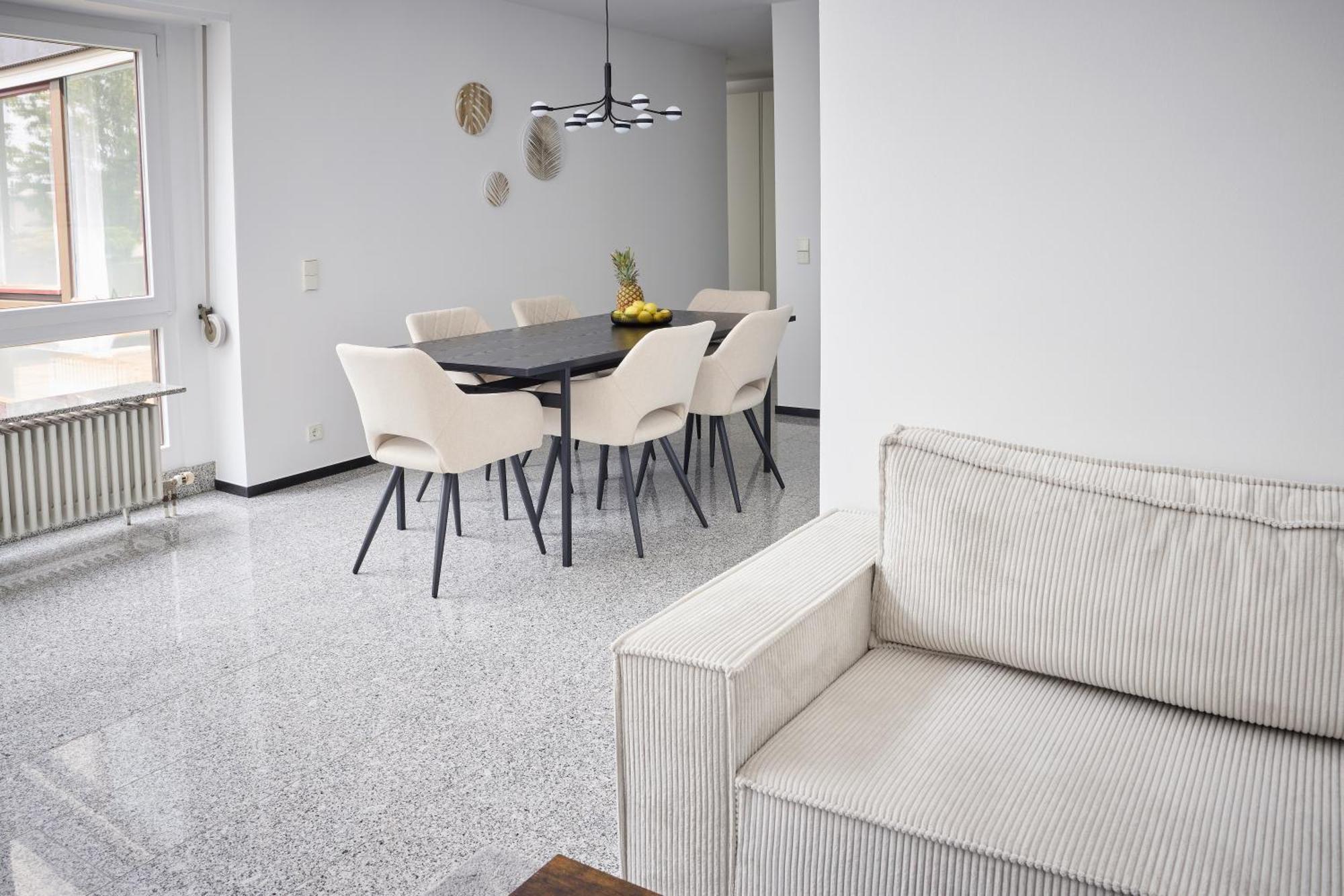 Idee Living: Penthouse Apartment Mit Parkplatz Weinheim Bagian luar foto