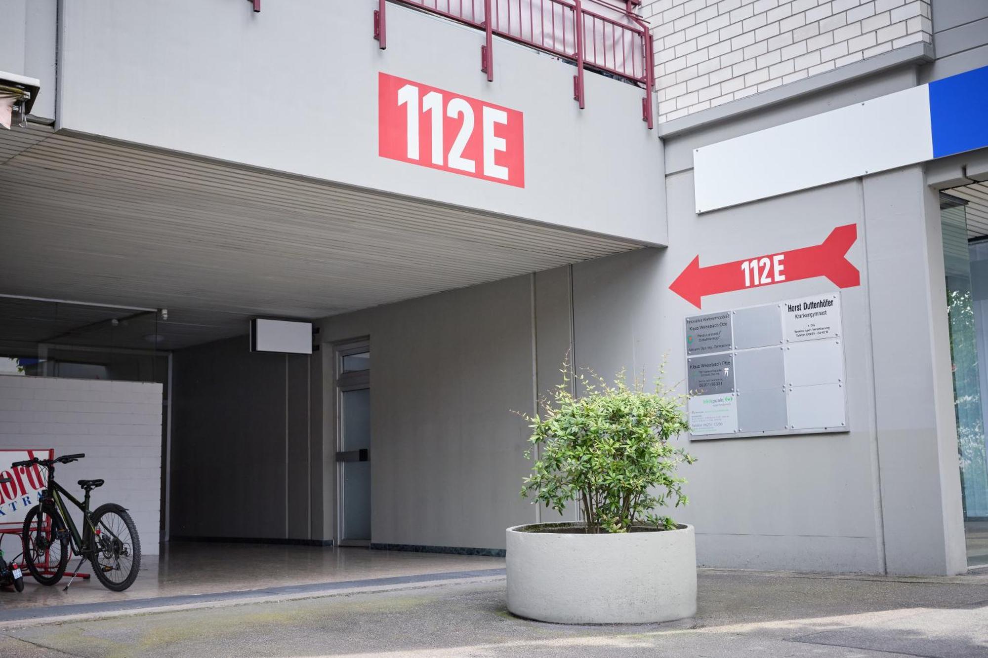 Idee Living: Penthouse Apartment Mit Parkplatz Weinheim Bagian luar foto